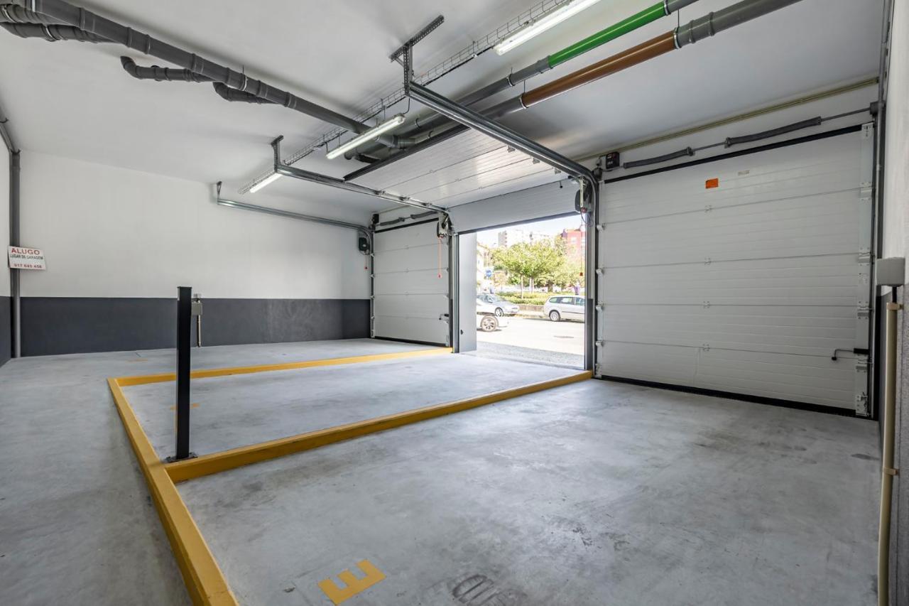 Nomads Lux - 2Bdr & Parking Flores Square Porto Bagian luar foto